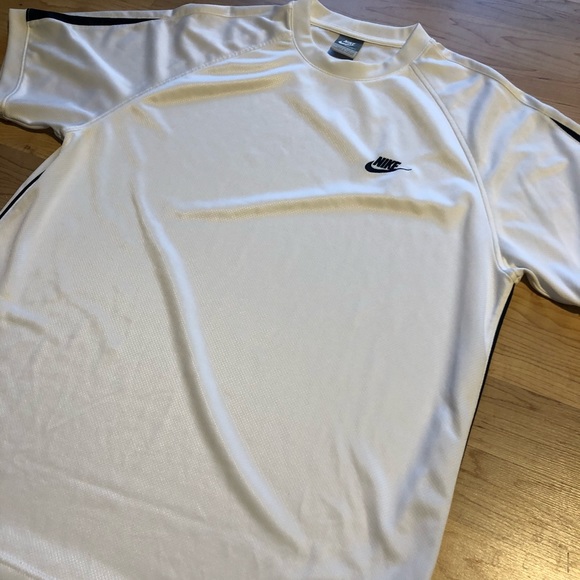 Men’s Nike Sportswear T Shirt Sz.Large - Picture 2 of 4